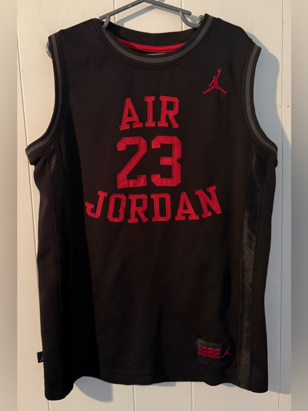 Air Jordan Boys Black Red Sleeveless Jersey Top Size M (10-12 y.o.)